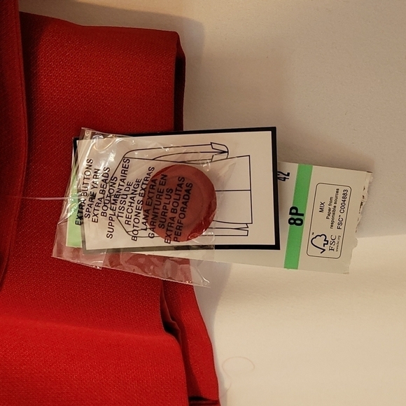 LE Suit Petite Crimson Crepe  2 Piece Skirt  And Blazer Suit - Picture 9 of 17